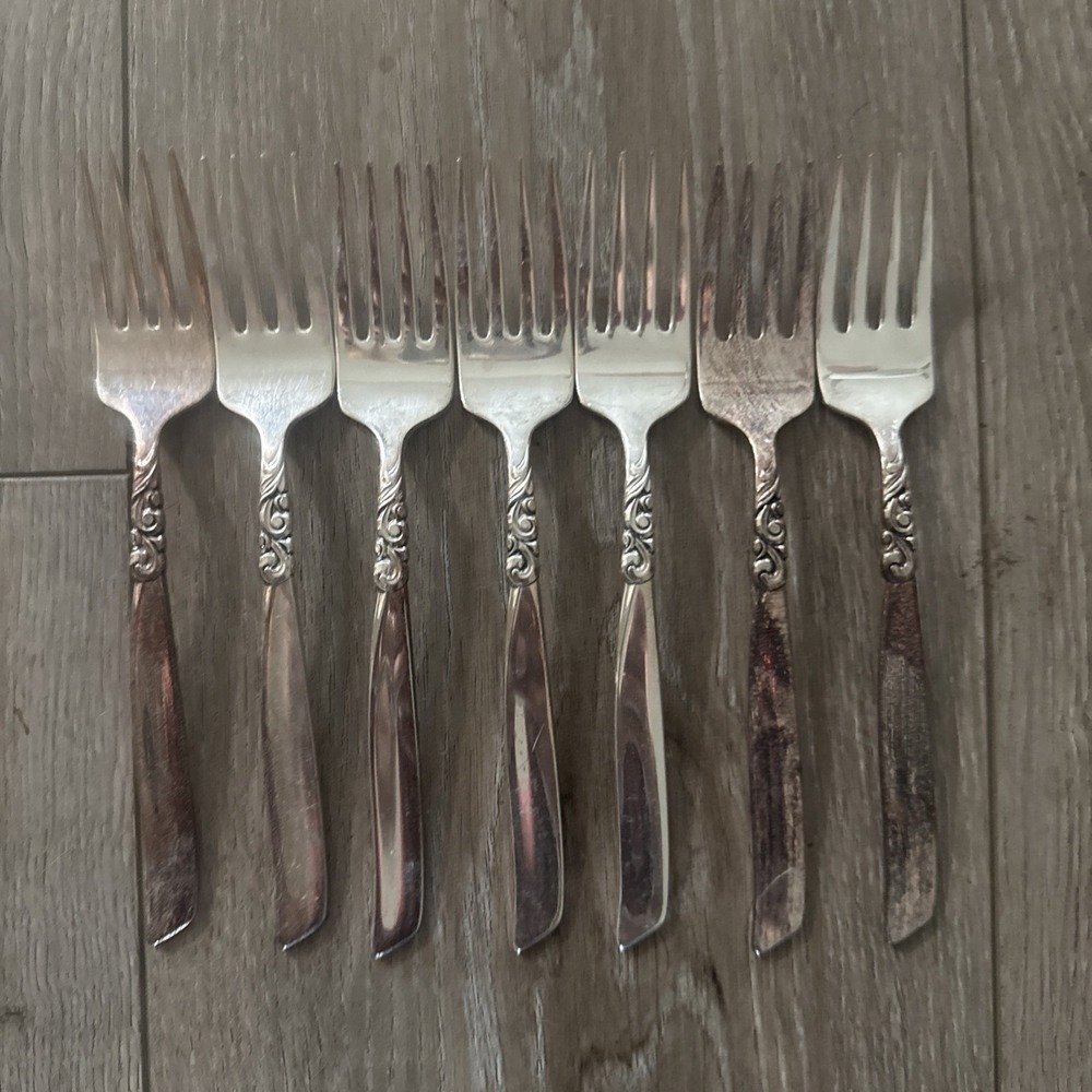 7 Oneida Community SOUTH SEAS Pattern Silverplate Salad Dessert Forks  6 3/4"